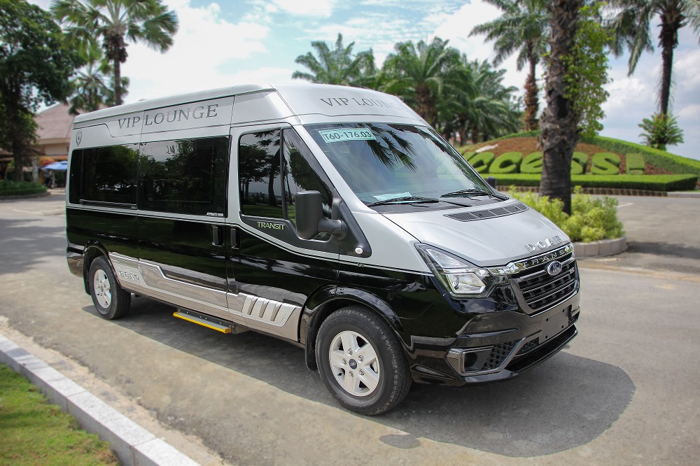 THUÊ XE LIMOUSINE 9 CHỖ